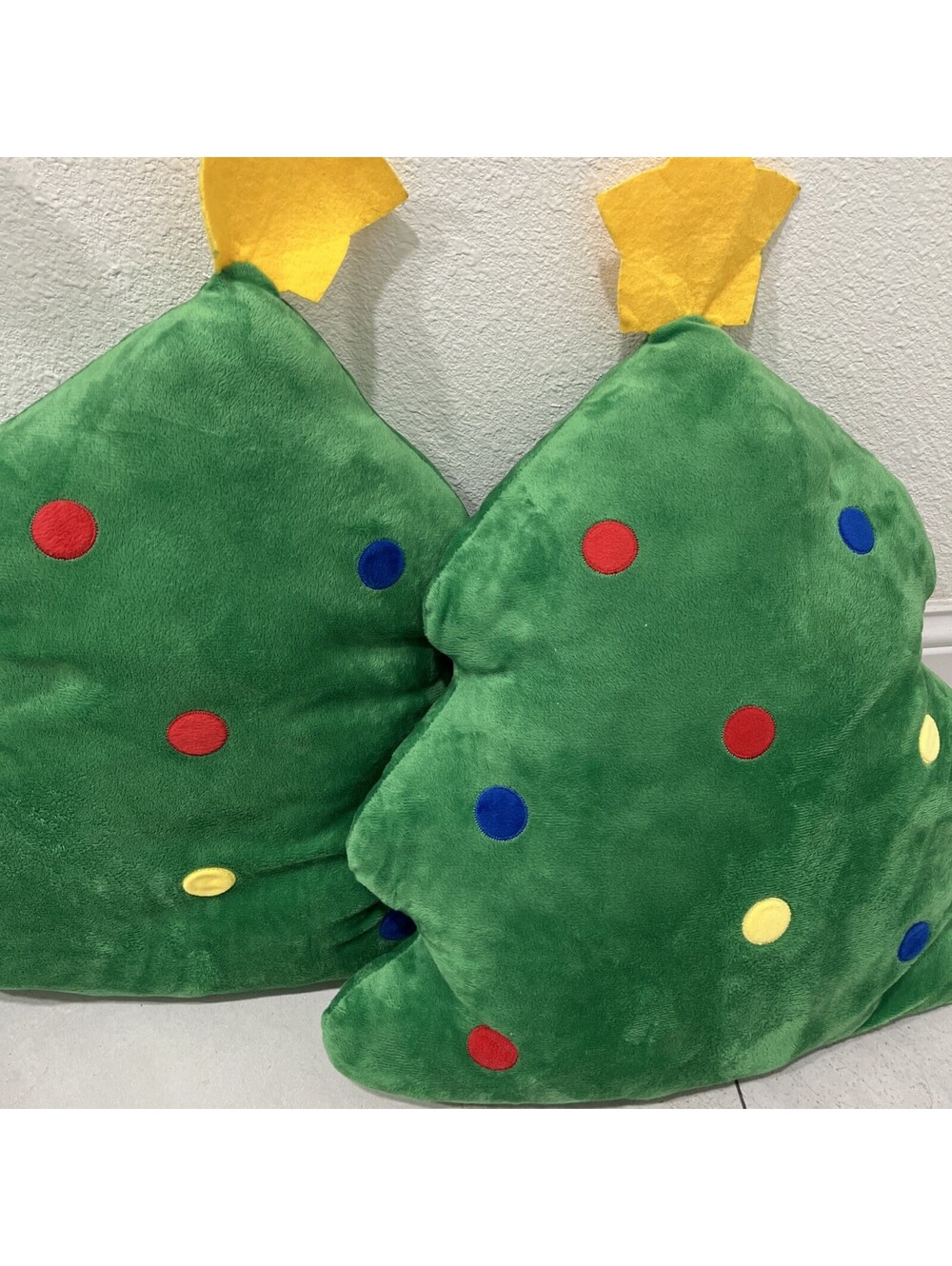 Lot Of 2 Christmas Decorative Pillows Tree Shaped Pillows 16 In Green
